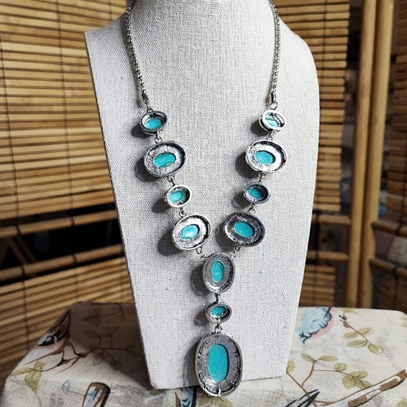 Oval Dyed Howlite Turquoise Color & Silver Tone Style Necklace Fashion Jewelry - Picture 2 of 8